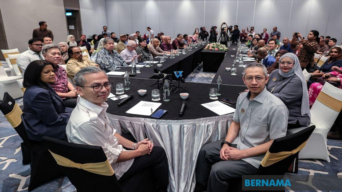 Fahmi Proposes Annual Media Retreats as Part of HAWANA Celebrations