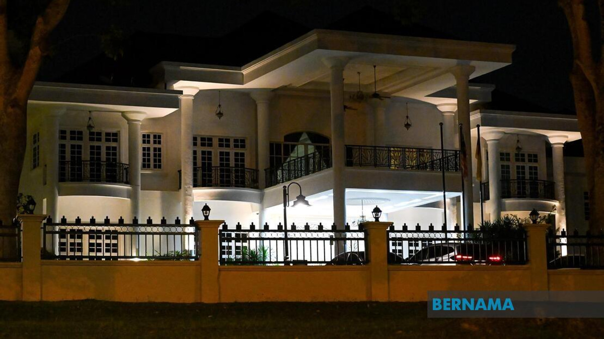 Zahid Leads Coalition Delegation to Negeri Sembilan Palace Following Election Sweep
