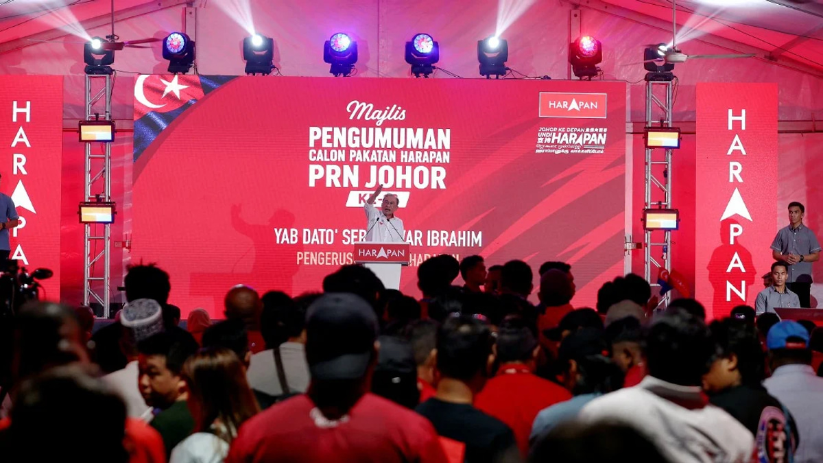 Anwar Urges Johor Election to Remain Political Contest, Separate from Royal Institutions