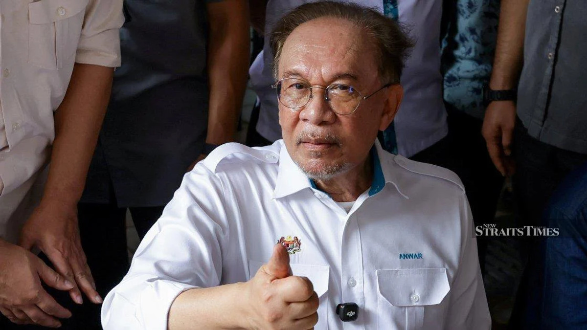 Anwar Ibrahim Tops Latest Merdeka Centre Popularity Poll as Political Fortunes Diverge