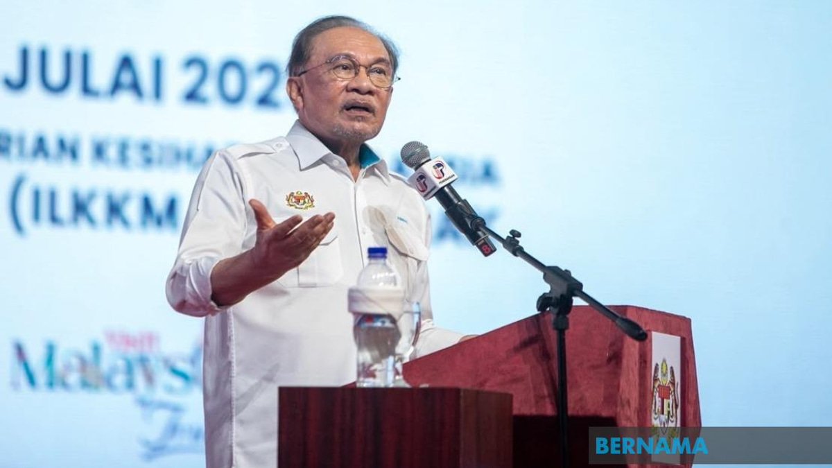 PM Anwar Calls on Youth to Honour Independence Struggle at National Month Launch