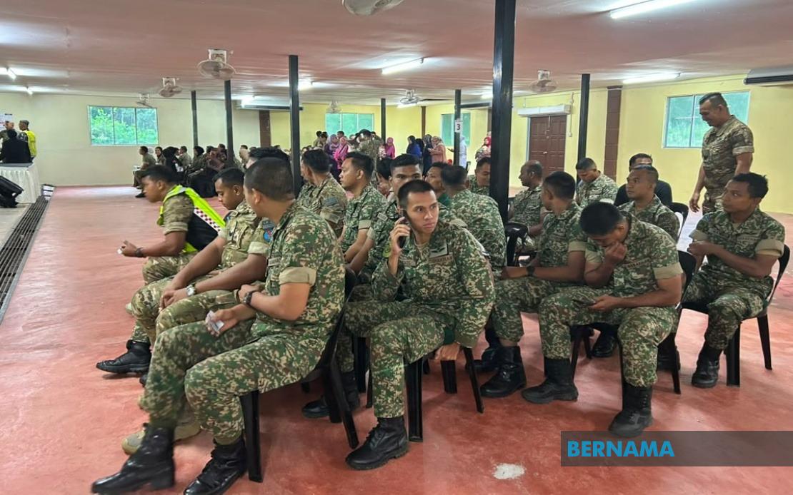 Saifuddin and Khaled Urge Johor Early Voters to Honour Democratic Duty