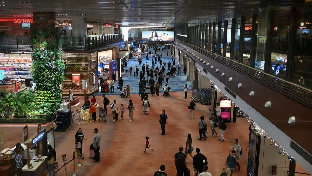 Airport Security Alert: Two International Travellers Arrested for High-Value Perfume Thefts at Singapore's Changi