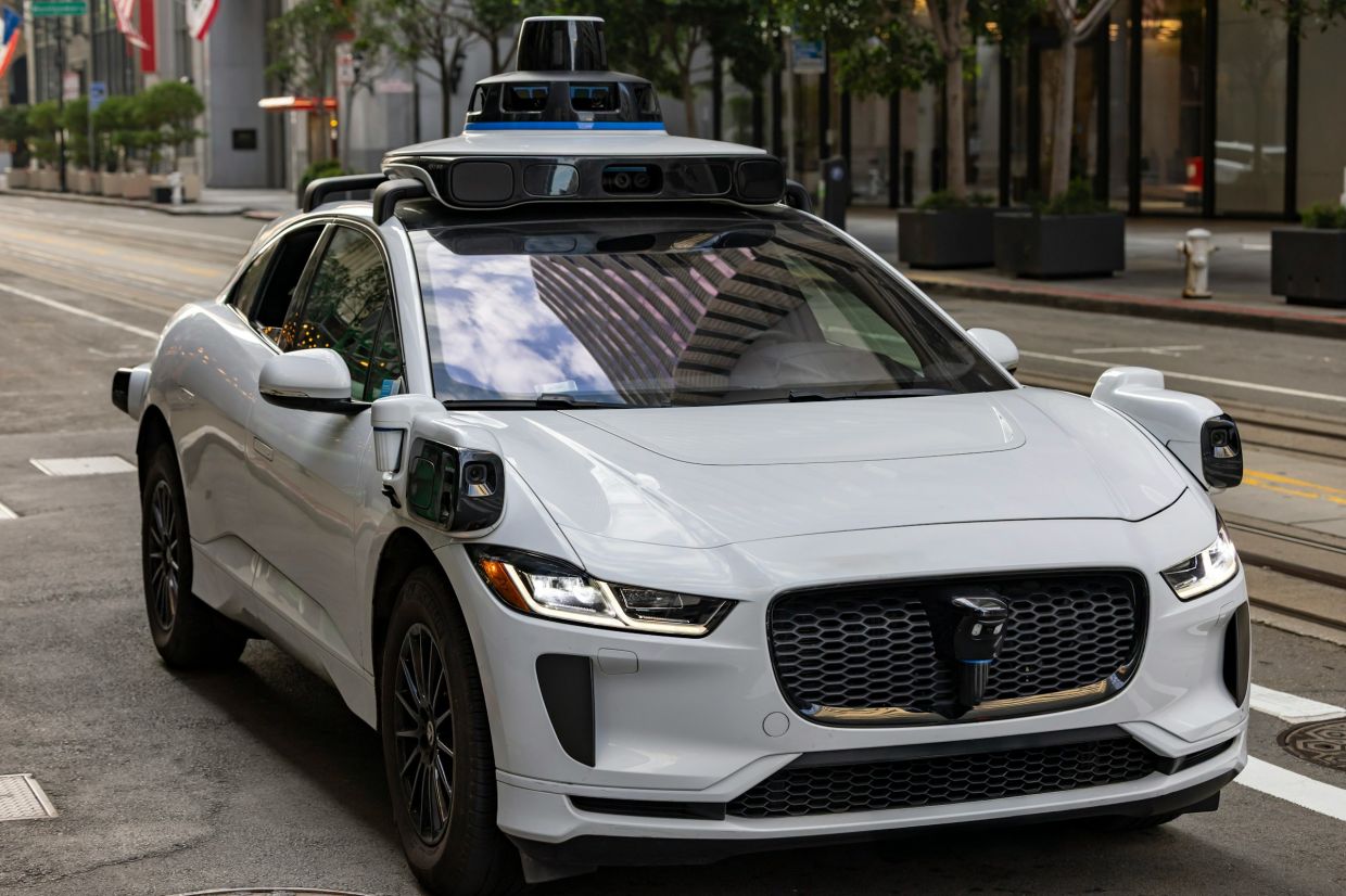Robotaxis in crisis: emergency delays expose gaps in autonomous vehicle safety