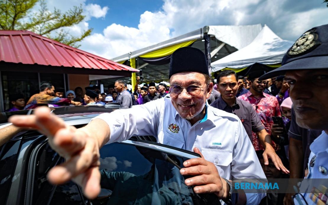 Anwar To Defend KWAP's eFishery Investment Debacle in Parliament