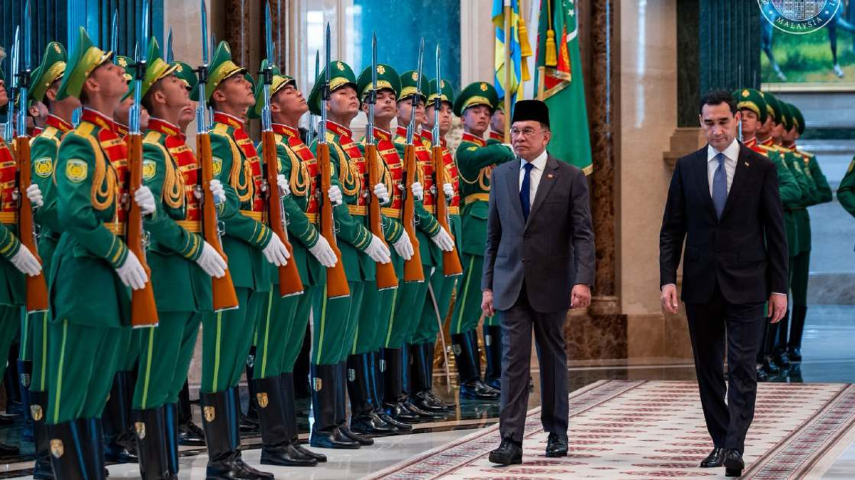 Turkmenistan Extends Red-Carpet Welcome to PM Anwar in Historic State Visit