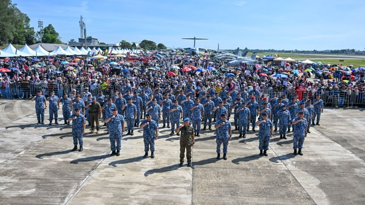Thousands Flock to Kuantan Air Base for RMAF's 68th Anniversary Open Day