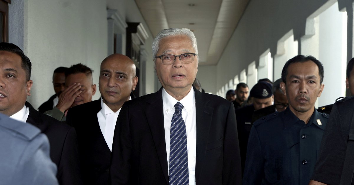Former PM Ismail Sabri's Graft Charge Branded 'Peculiar' by Legal Team