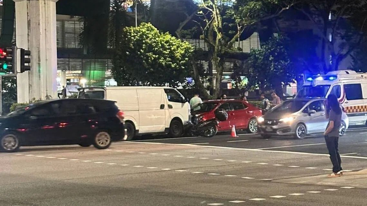 Van Driver Arrested for Drug Driving After Bukit Panjang Crash; Vaping Devices Seized