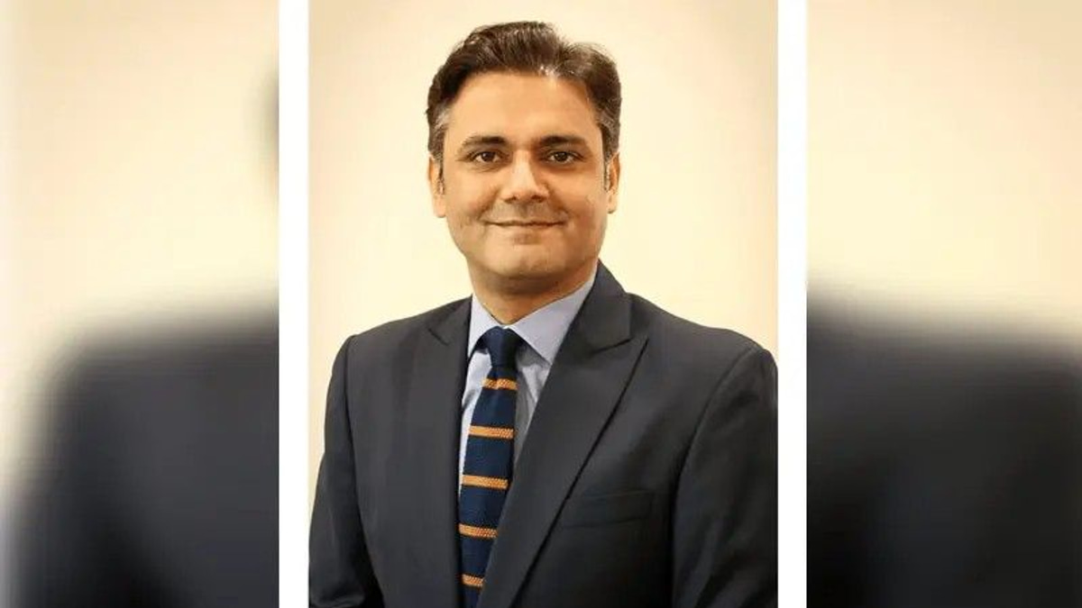 11 Pakistani police officers face charges over bungled raid on attorney general's residence