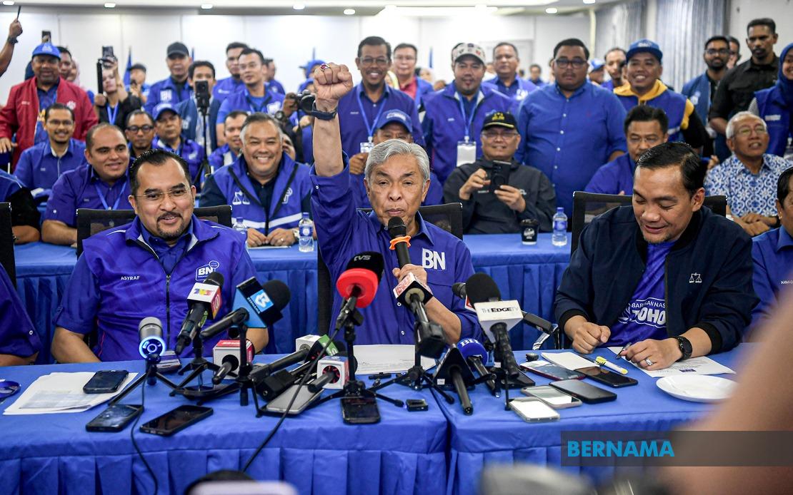 BN Top Brass Converge At Johor Election War Room As Votes Counted