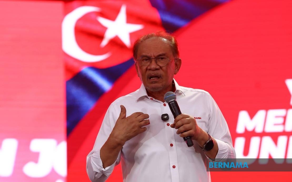 Anwar Rebuts BMW Claims During Johor Campaign Trail