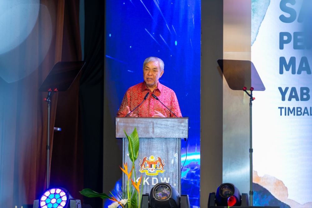 Deputy PM Zahid Dismisses Claims of Coalition Talks, Pledges Continued Backing for Unity Government