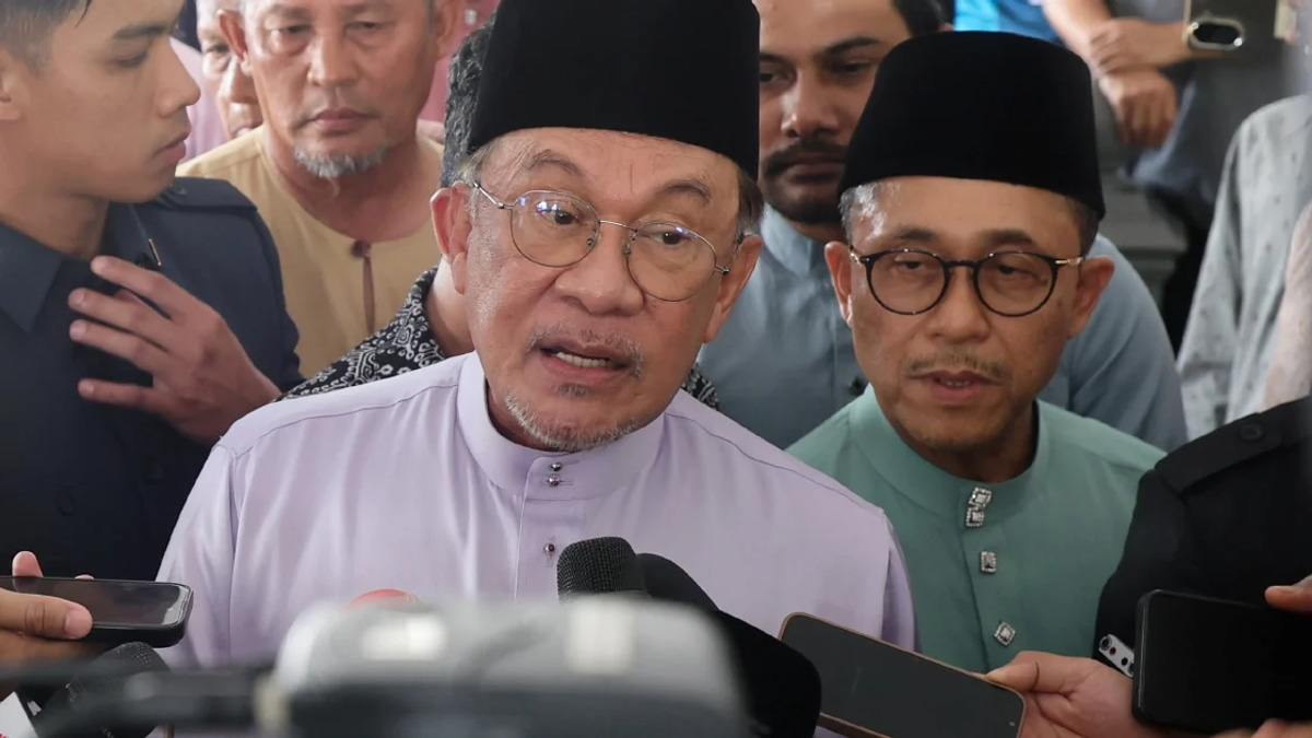 Anwar orders local councils to streamline approvals and cut bureaucratic delays