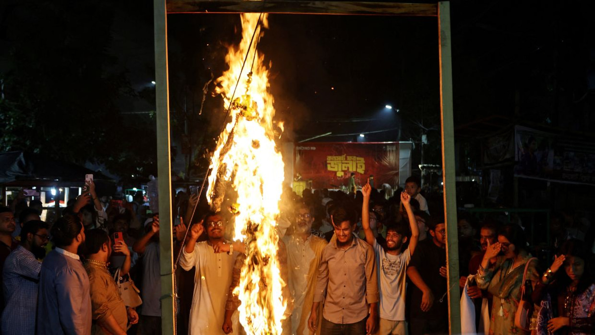 Bangladesh Protests India's Decision to Allow Ousted PM Hasina Media Briefing