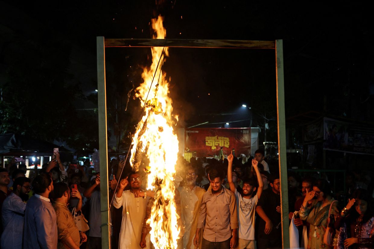 Bangladesh Protests India's Decision to Allow Ousted PM Hasina Media Briefing
