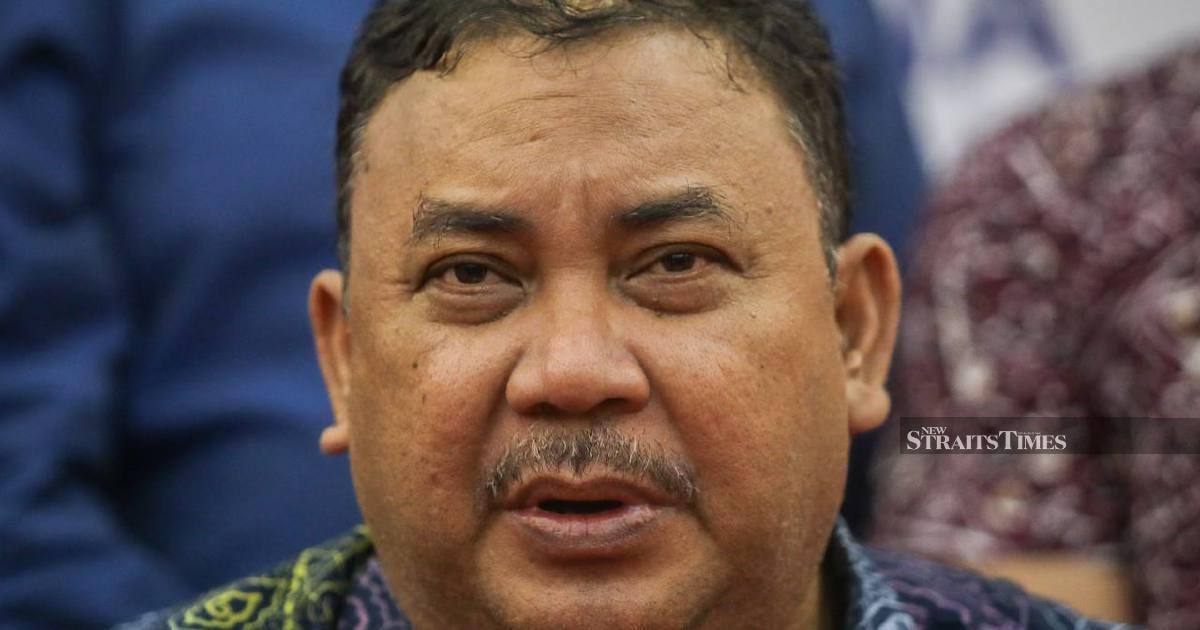 Anwar not trying to bolster Umno at DAP's cost, says Azman