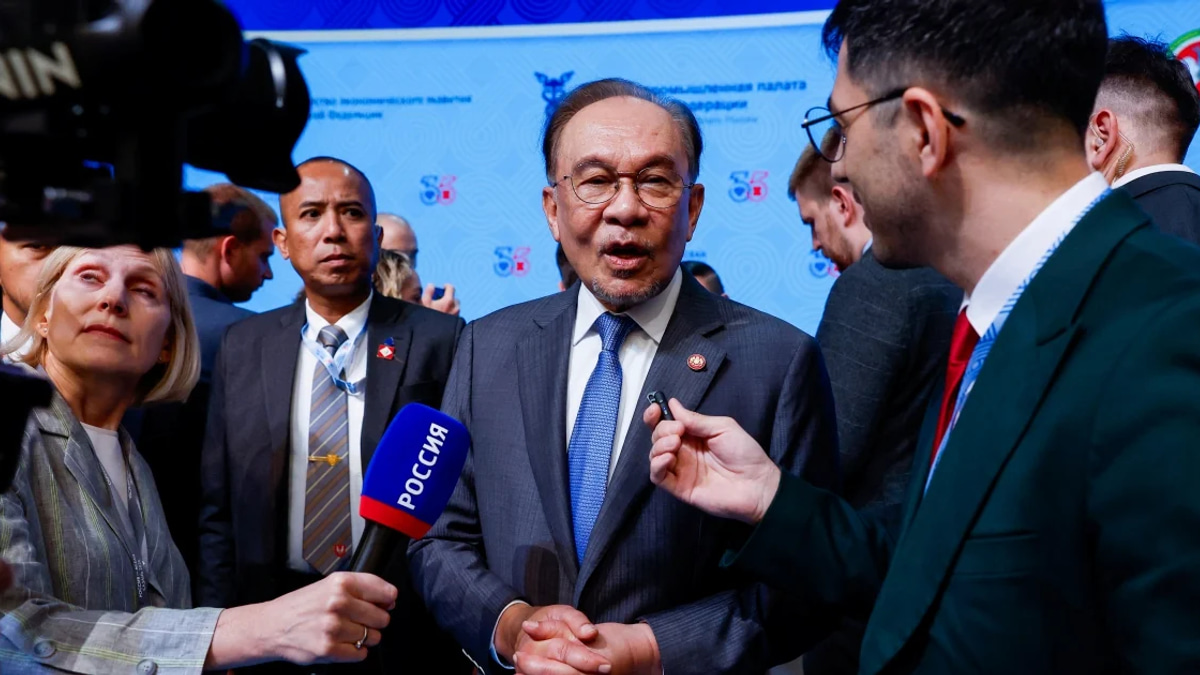 Anwar highlights cultural bonds with Russia, praising literature and music as keys to regional ties