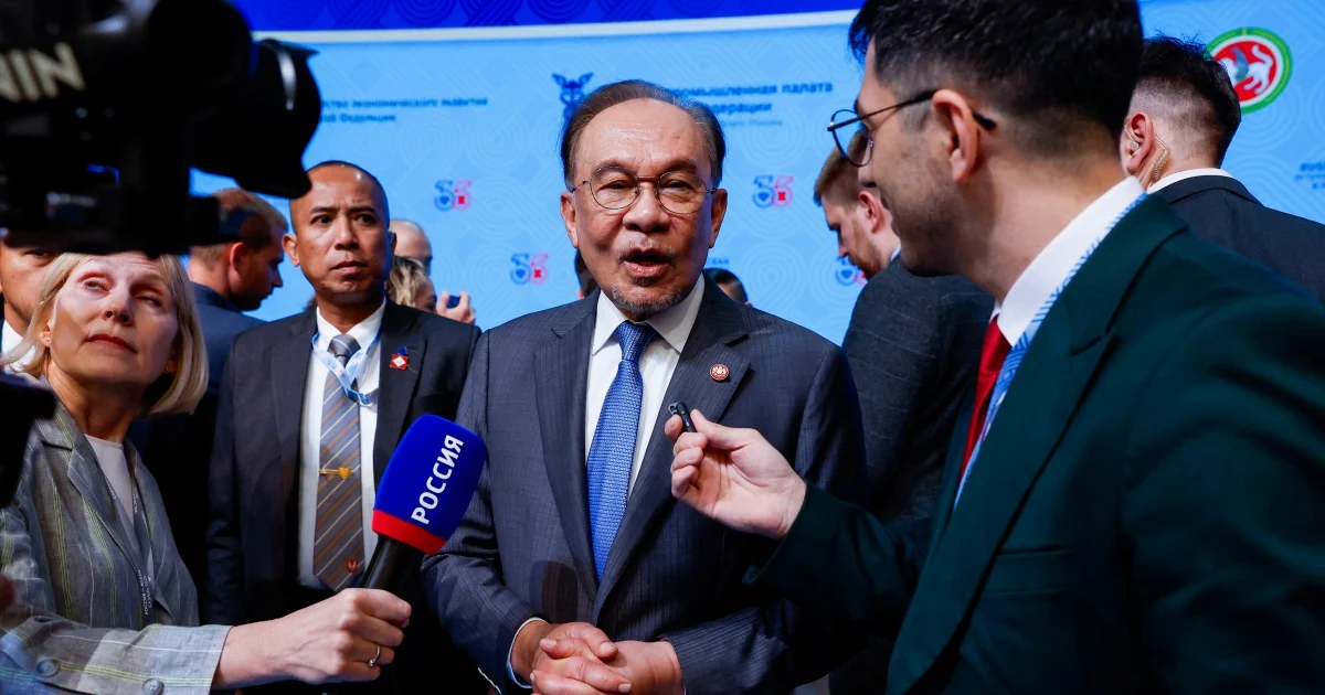 Anwar highlights cultural bonds with Russia, praising literature and music as keys to regional ties