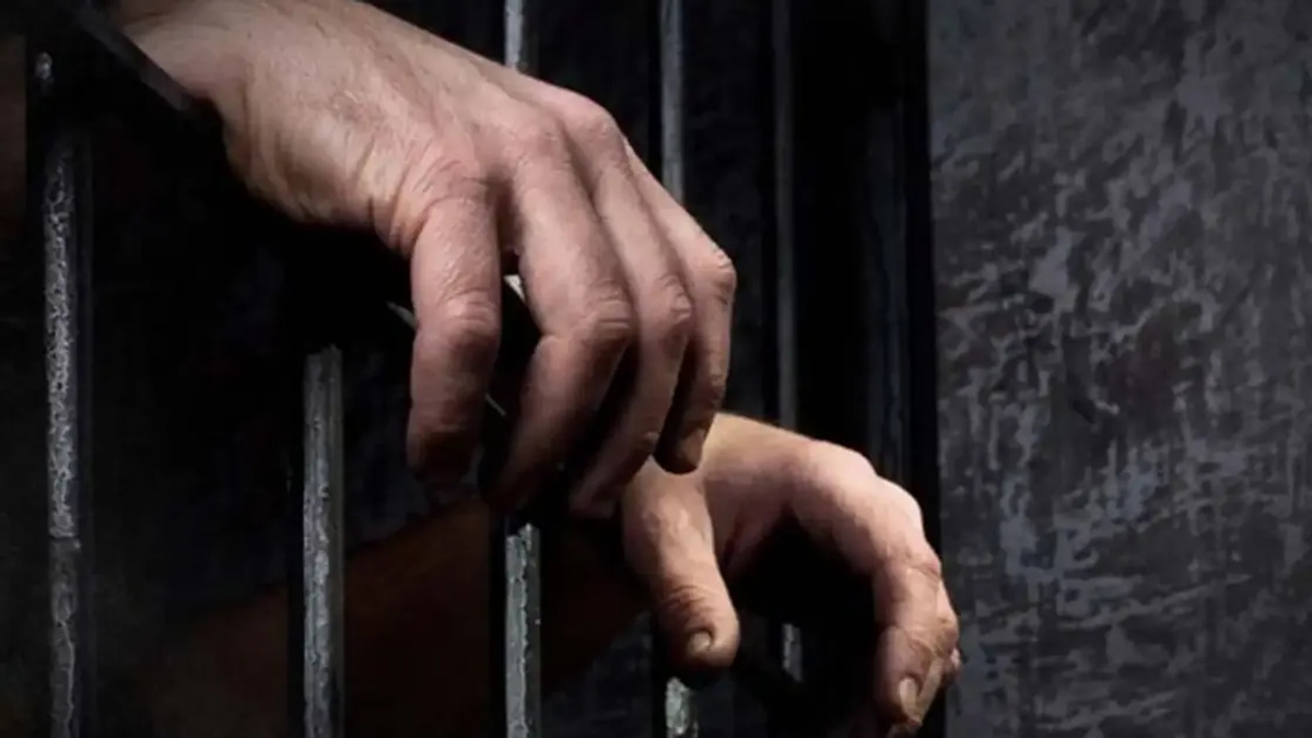 Man Sentenced to Jail for Defaulting on RM1,000 Fine After Assaulting Police Officer