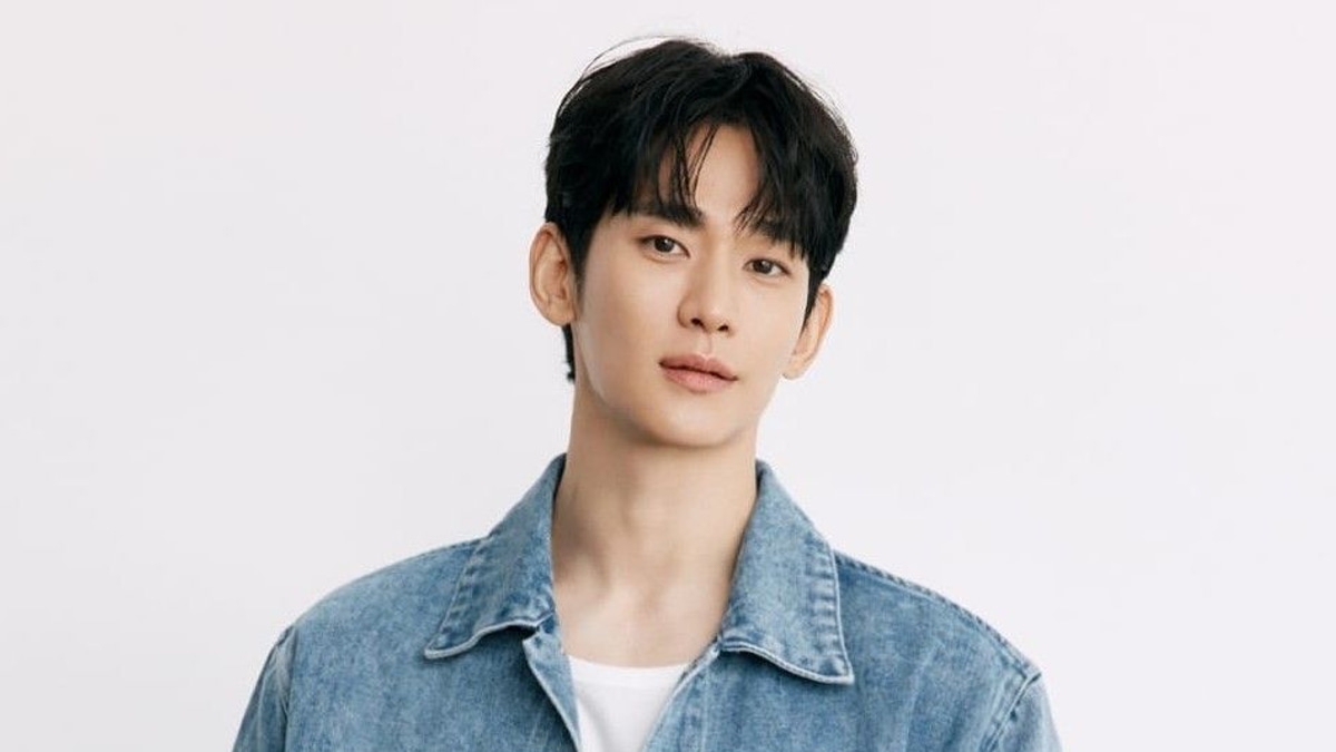 Kim Soo-hyun Makes Public Return with Bench Campaign After Controversy