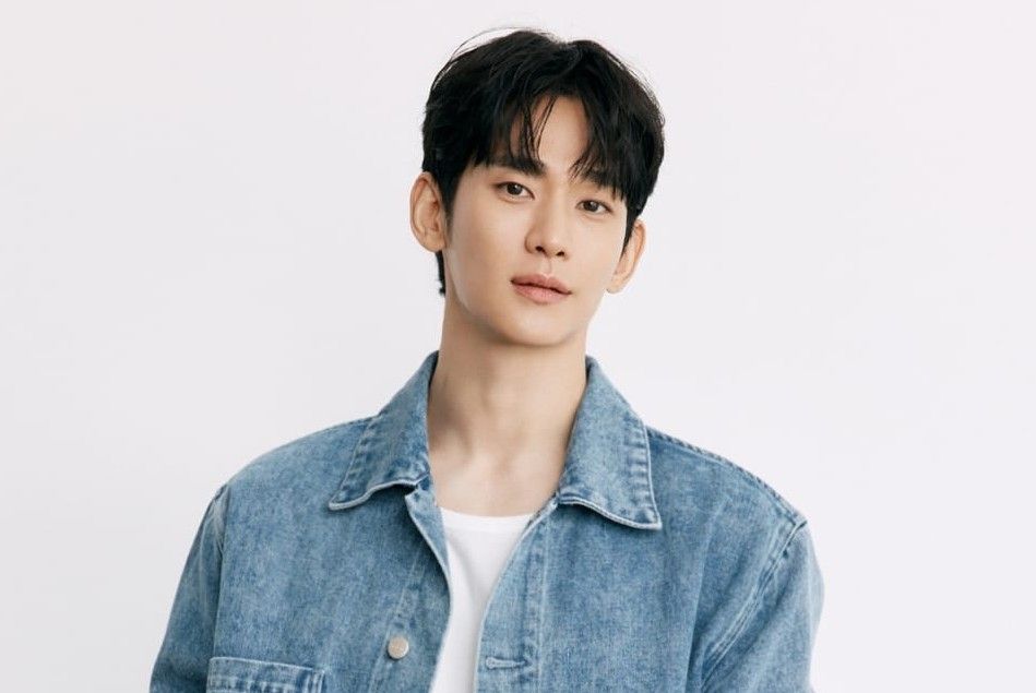 Kim Soo-hyun Makes Public Return with Bench Campaign After Controversy