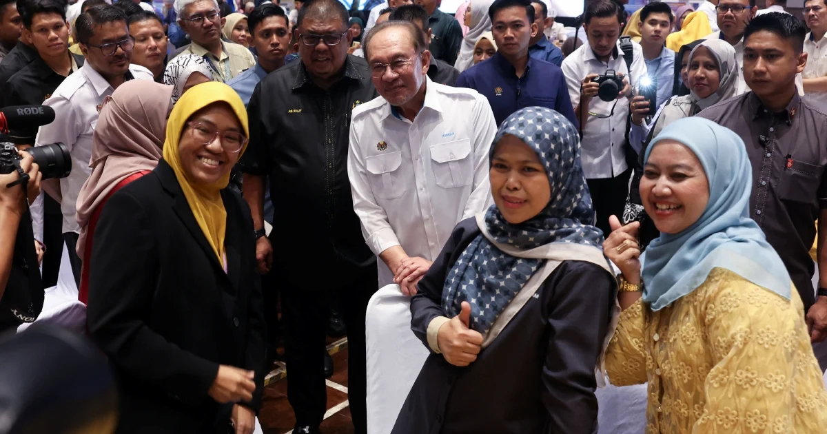 Malaysia's Competitiveness Surge: How Anwar Credits Civil Service Reform