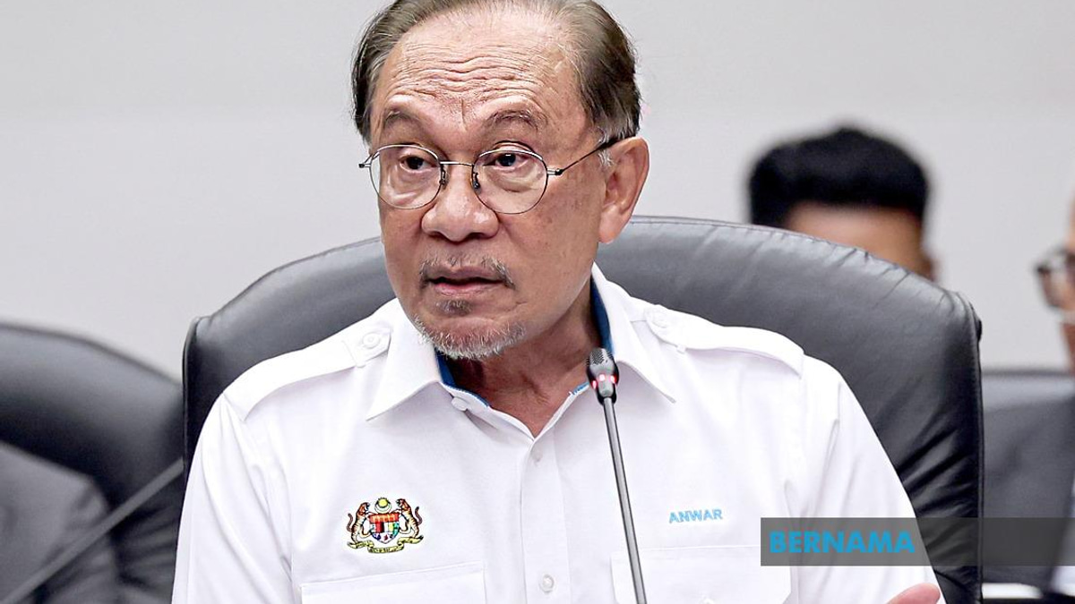 PM Anwar Extends Condolences Following Death of Form Four Student in Seremban