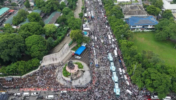 Iglesia Ni Cristo mobilises thousands to protest senator's arrest amid Duterte impeachment crisis