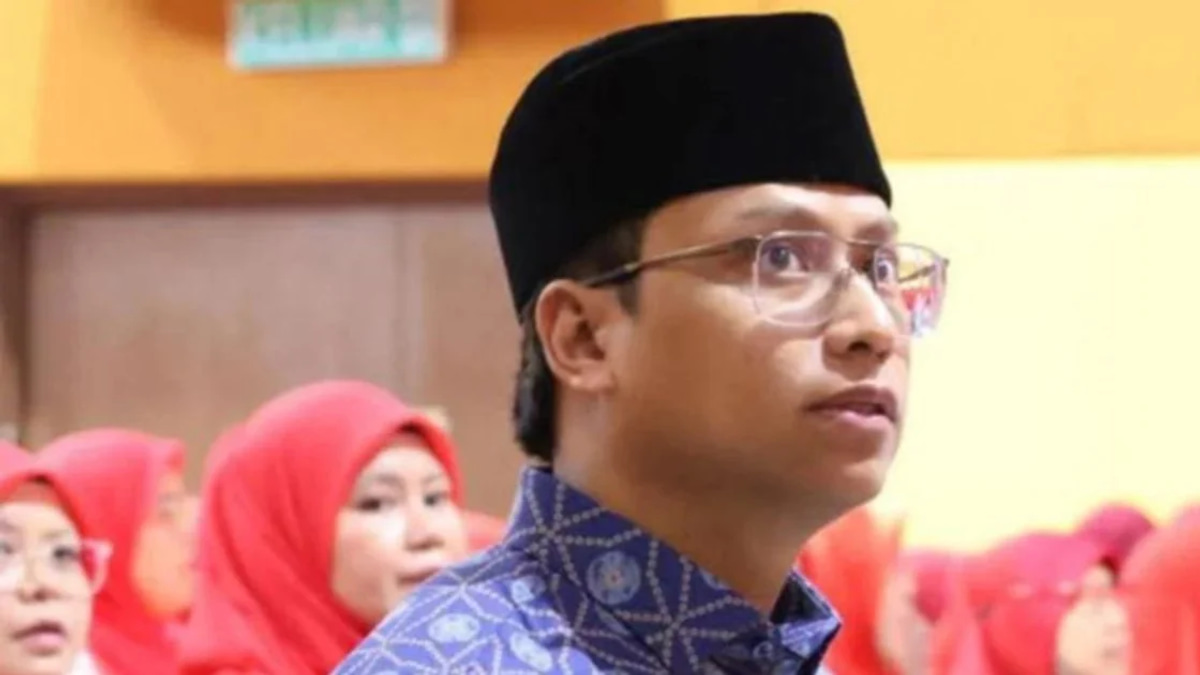 Puad's Son Defends Father's Critical Remarks on Umno's Direction