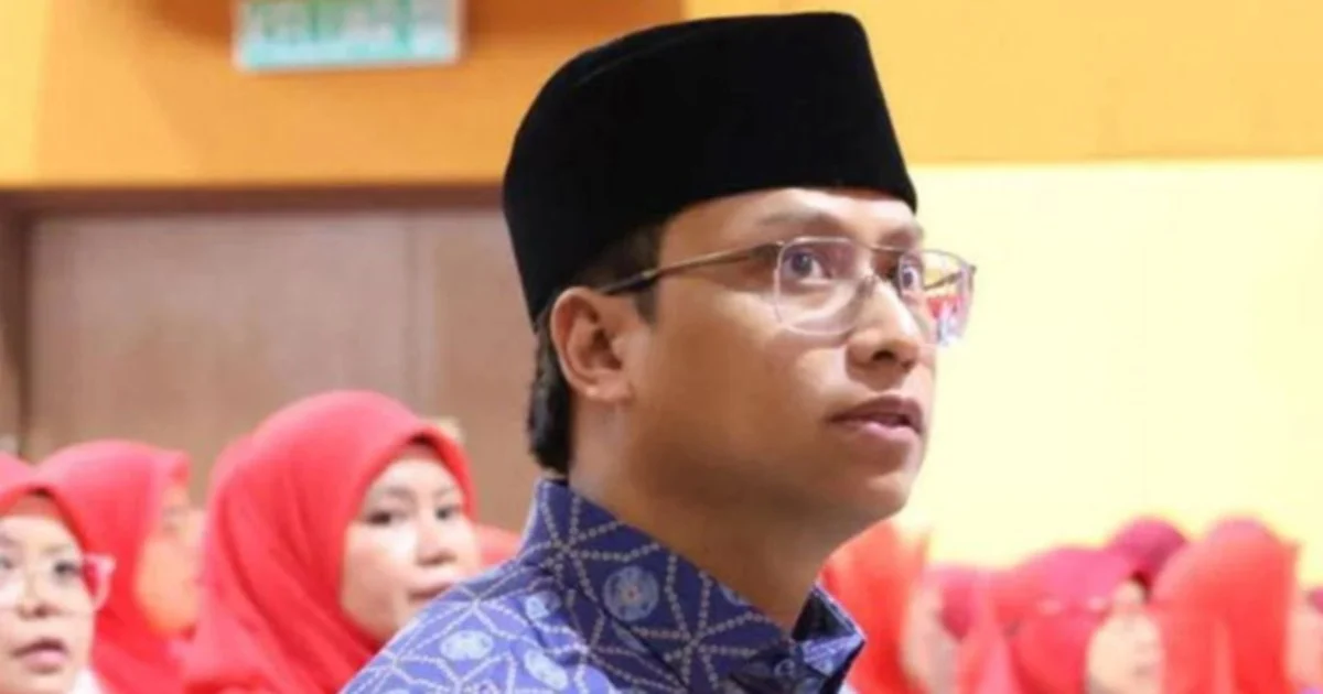 Puad's Son Defends Father's Critical Remarks on Umno's Direction