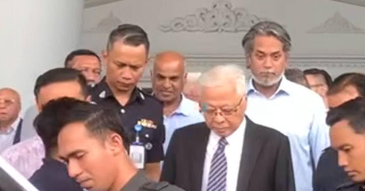 Khairy's Courtroom Show of Solidarity with Ismail Sabri Signals Party Unity Message