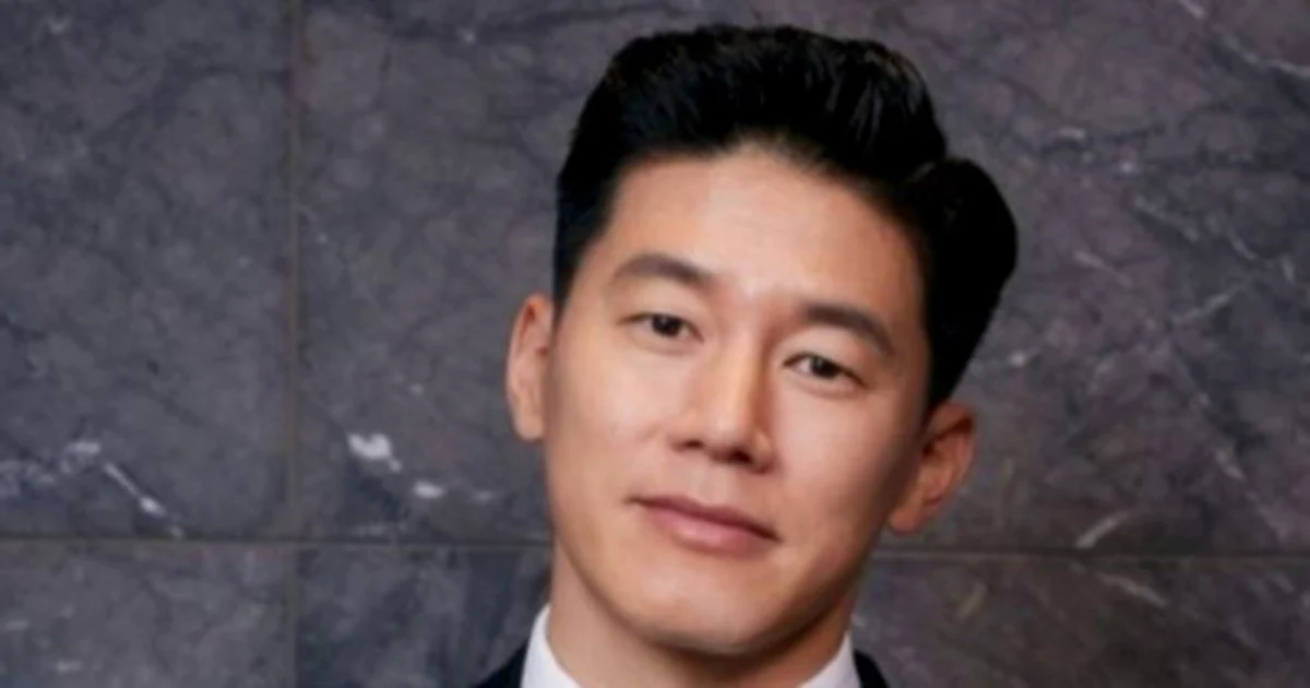 From Poverty to Stardom: Actor Kim Mu Yeol's Remarkable Journey Out of Financial Hardship