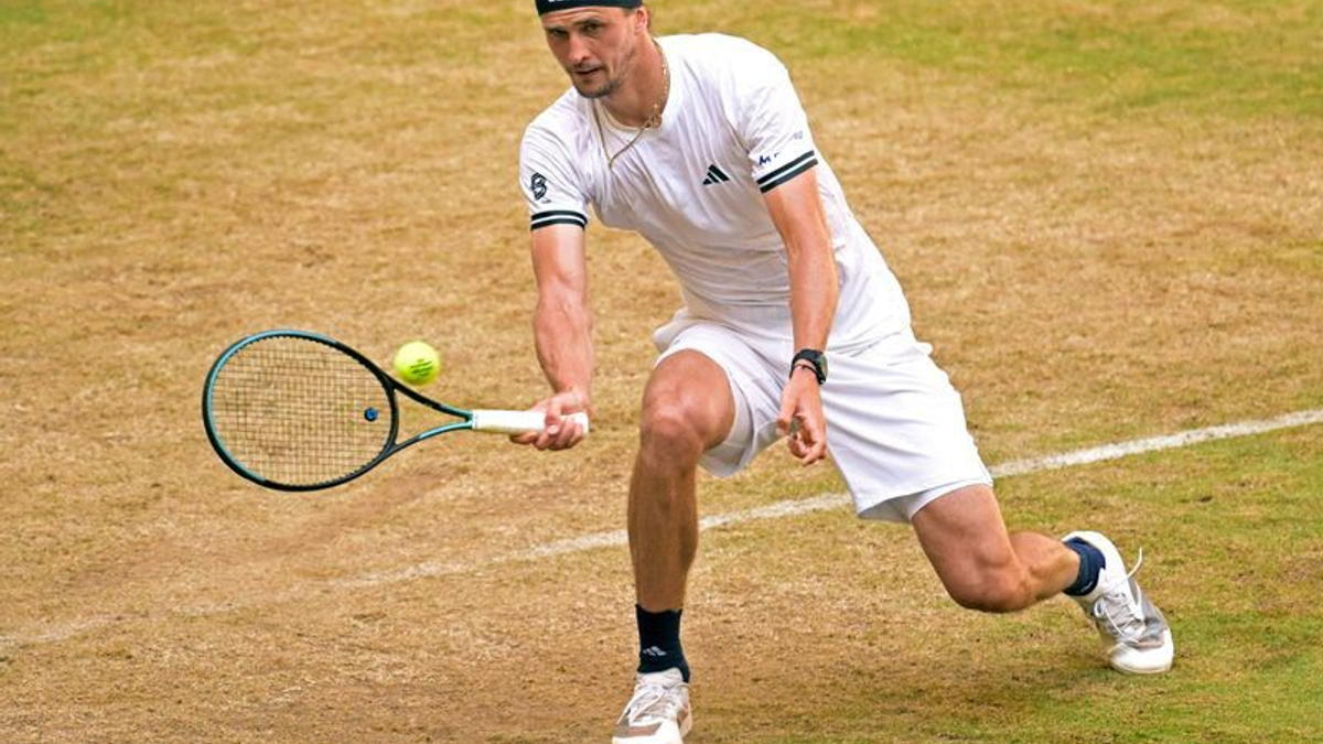 Zverev blames faulty glucose monitor for Halle semi-final loss to Fritz