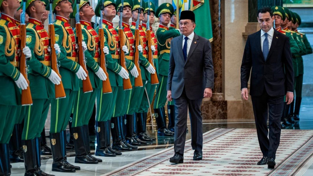 PM Anwar Receives Official Welcome in Turkmenistan on Inaugural Visit