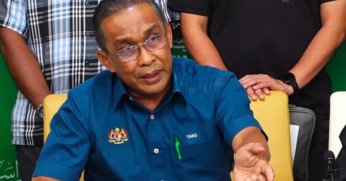 Hamzah Zainudin Returns as Opposition Leader with 61-MP Coalition Support