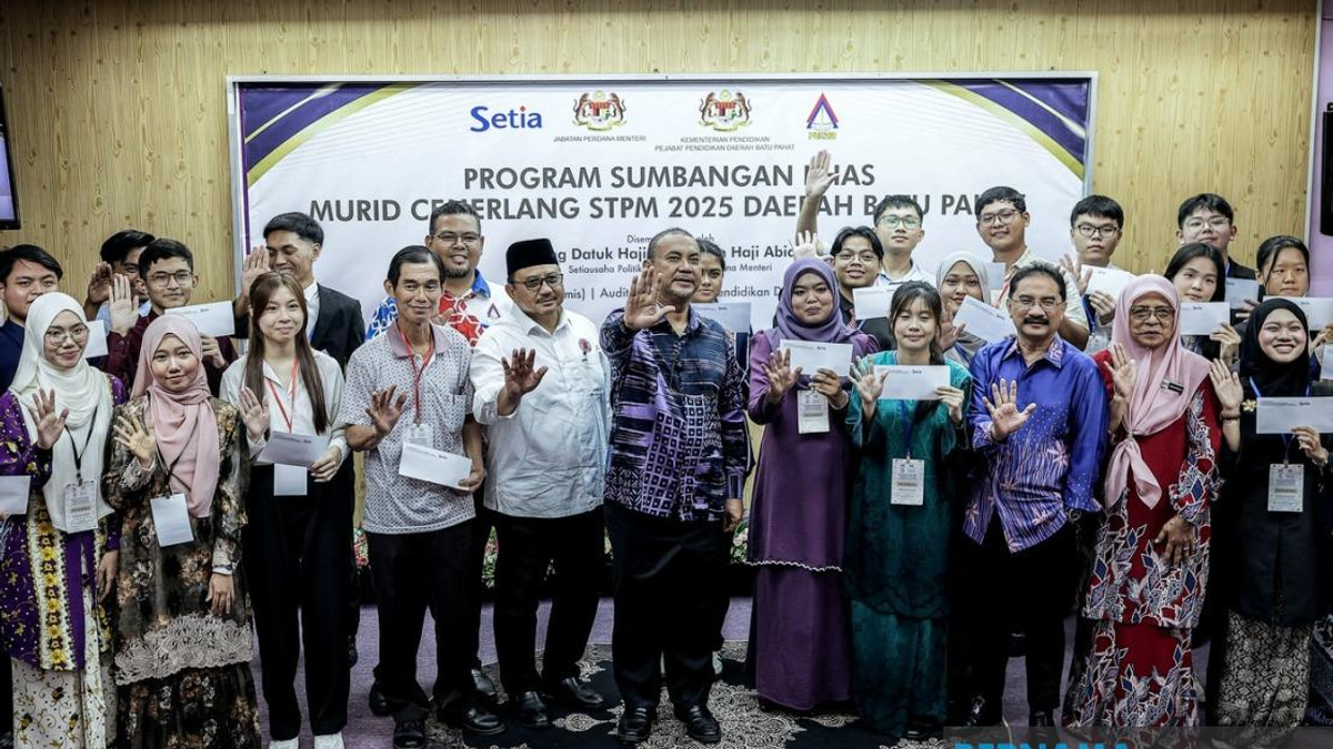 214 STPM Top Achievers in Batu Pahat Receive Prime Minister's Special Contributions