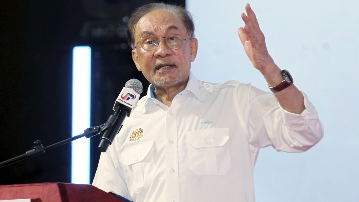 Anwar Backs MACC Investigation Into KWAP's RM163.4 Million eFishery Investment