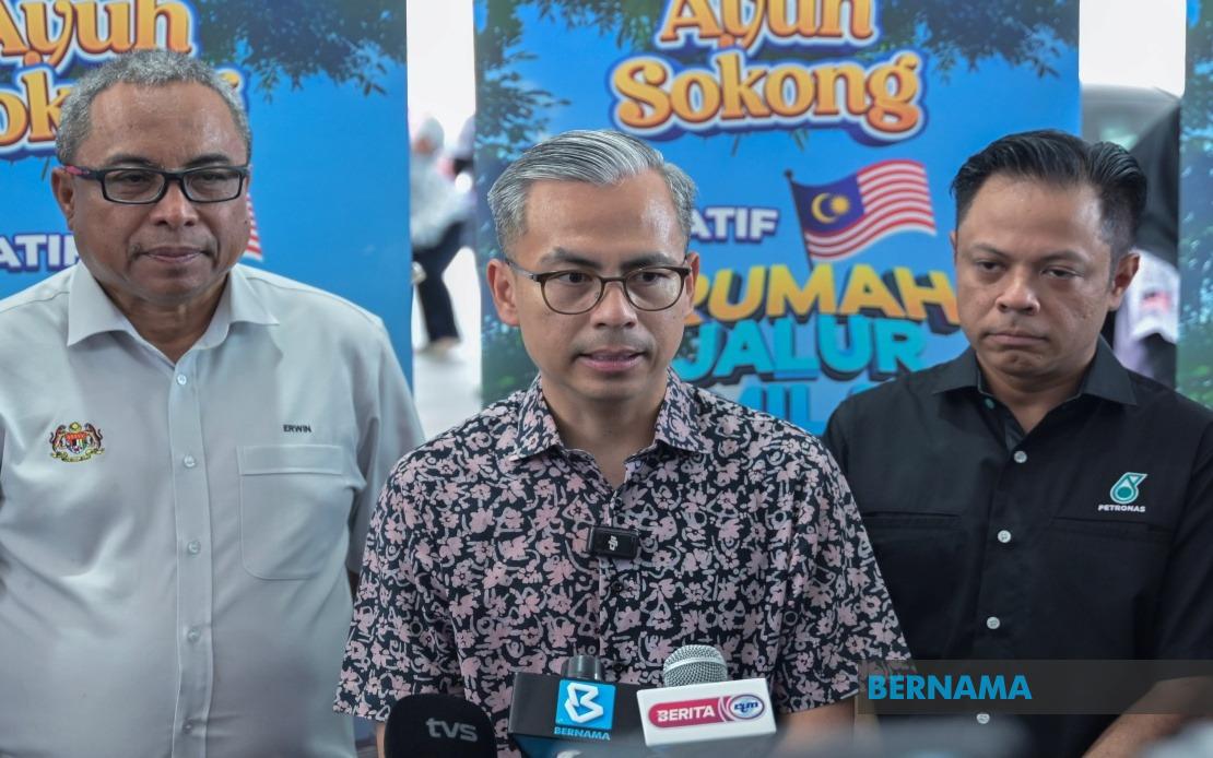 Anwar Commits to Sarawak Seat Increase, Demands Election Commission Update