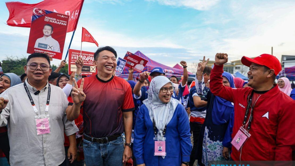 Johor Campaign Trail Shows Civility as Rival Candidates Exchange Pleasantries at Night Market