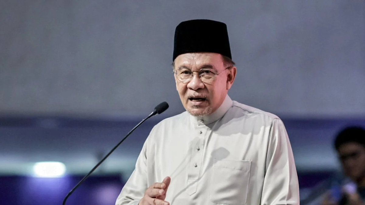 Tunku Mahkota of Johor receives PM in cordial Kuala Lumpur meeting