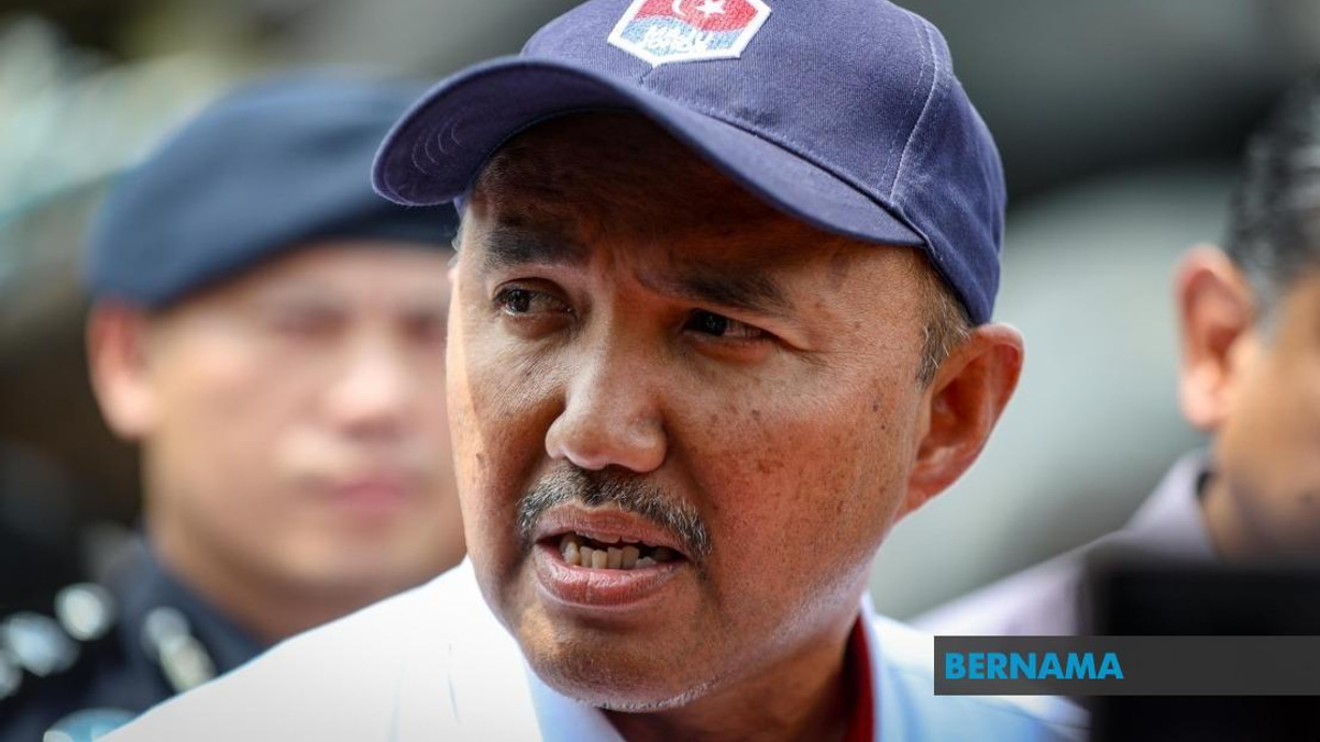 Johor Shuts Down Illegal Waste Site in Kampung Maju Jaya, Four Detained