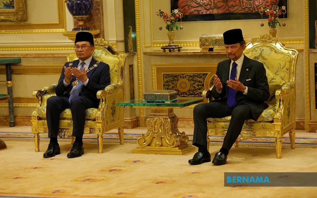PM Anwar Honoured by Brunei Sultan During Working Visit