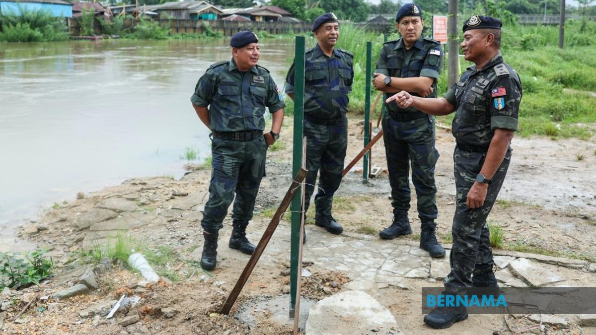 Smuggling Networks Adopt Small-Group Tactics to Slip Past Border Patrols