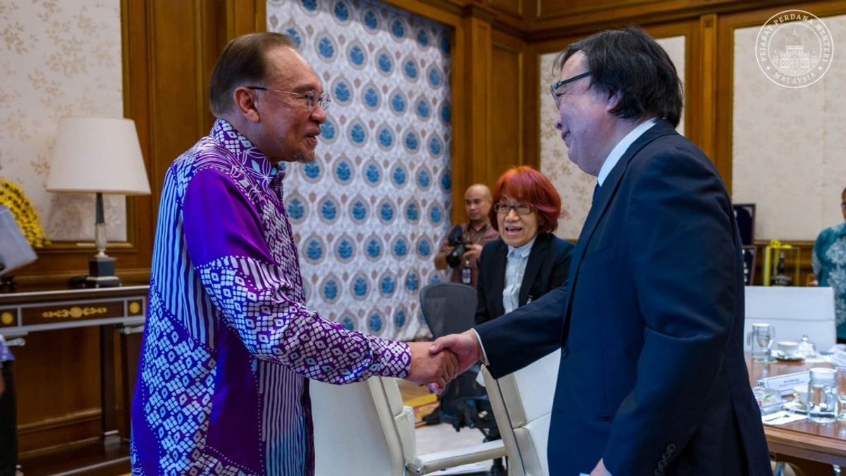 PM Anwar Holds Talks with Genron NPO Leader on Regional Dialogue Platform