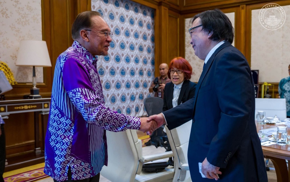 PM Anwar Holds Talks with Genron NPO Leader on Regional Dialogue Platform