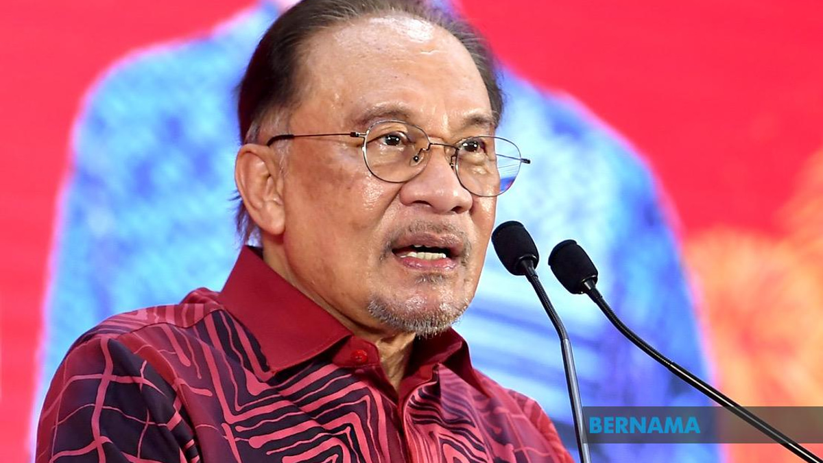 PM Anwar Maintains Strongest Approval Rating Among National Leaders
