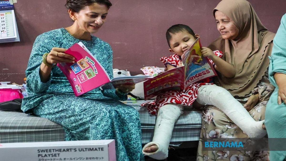 Three-Year-Old Crash Survivor Aulia Sofia Receives Royal Visit as Recovery Progresses
