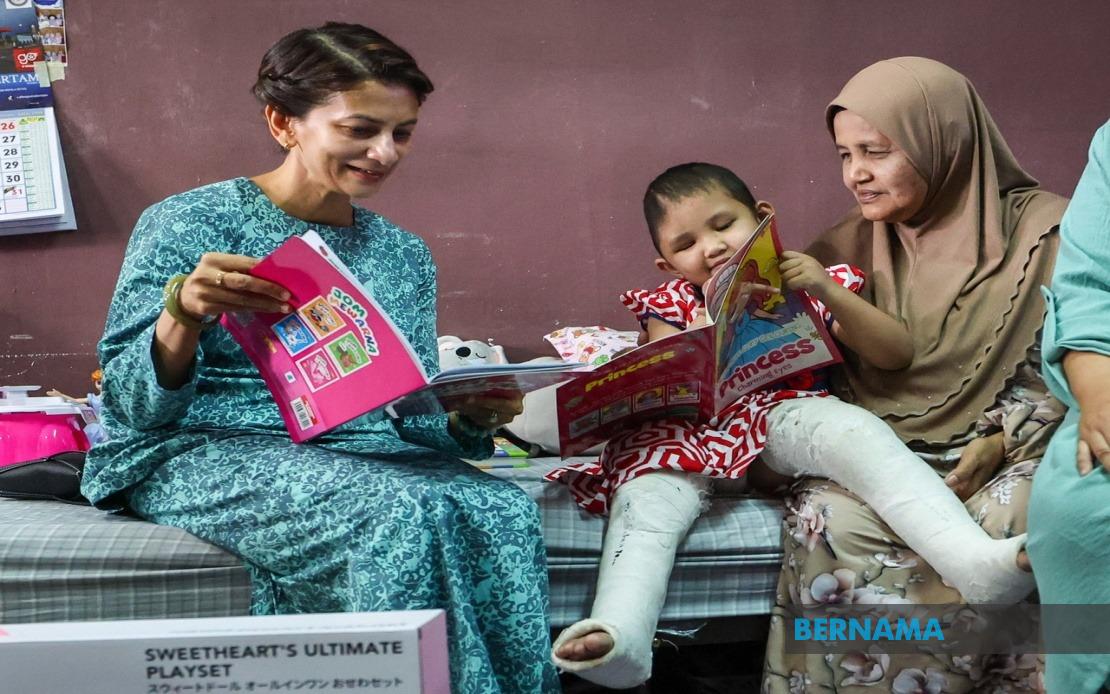 Three-Year-Old Crash Survivor Aulia Sofia Receives Royal Visit as Recovery Progresses