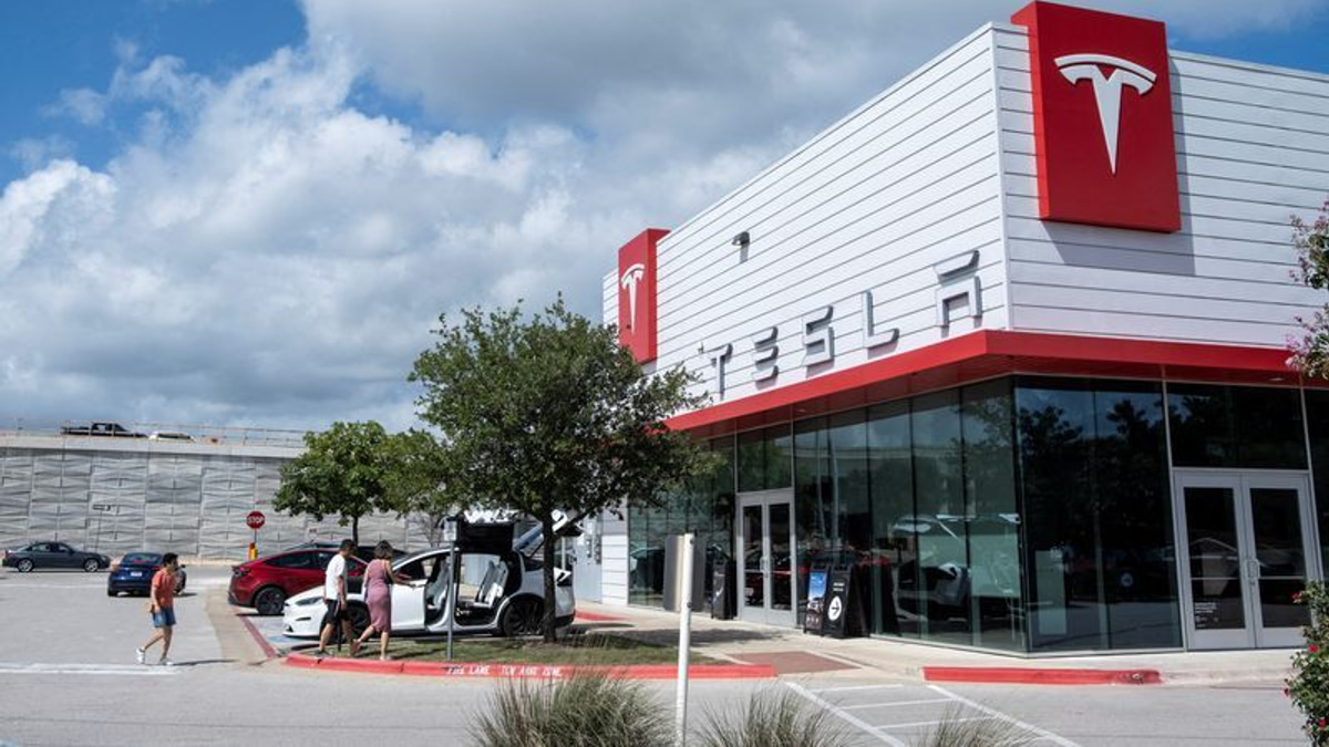 US Safety Board Opens Investigation into Fatal Tesla Crash in Texas; Family Sues Automaker